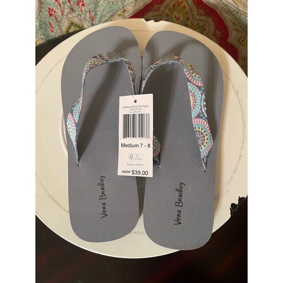 Vera Bradley Flip Flops NWT Size Medium - Picture 3 of 4